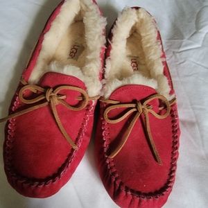 Pre - owned UGGS Red Dakota Slippers size 7.